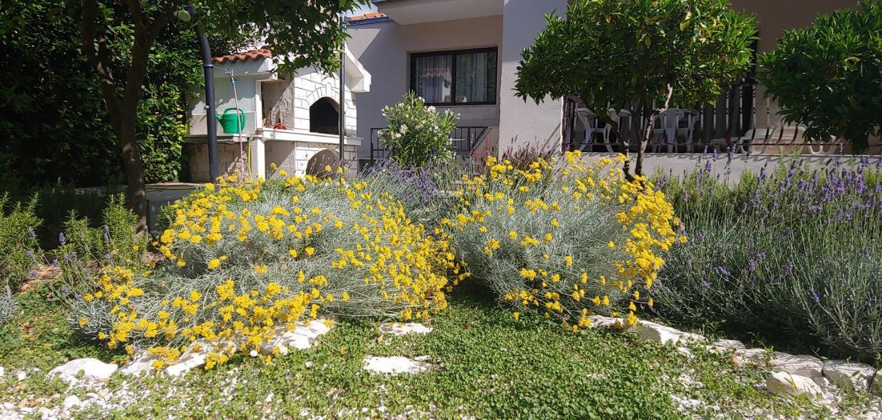Holiday Home Ruzmarin Trogir Extérieur photo