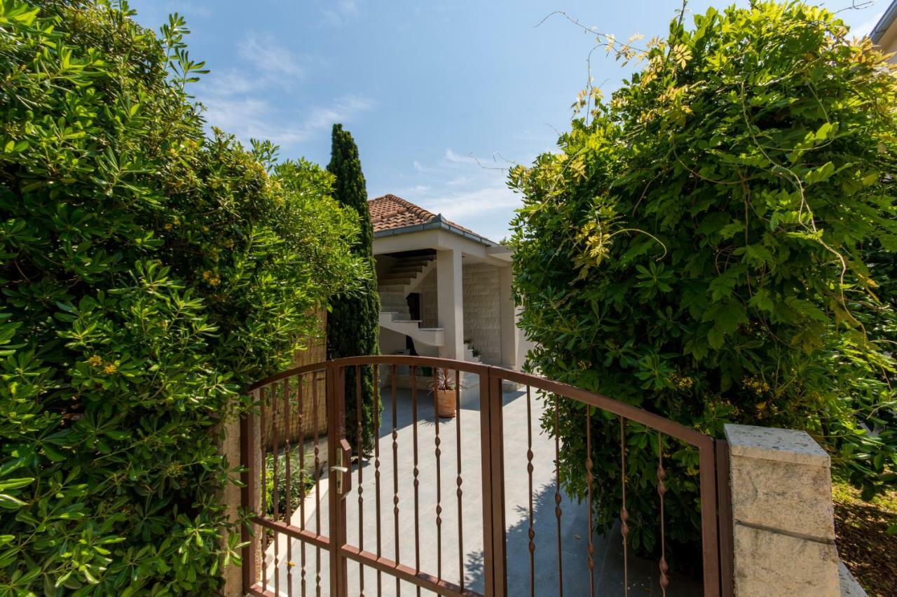 Holiday Home Ruzmarin Trogir Extérieur photo