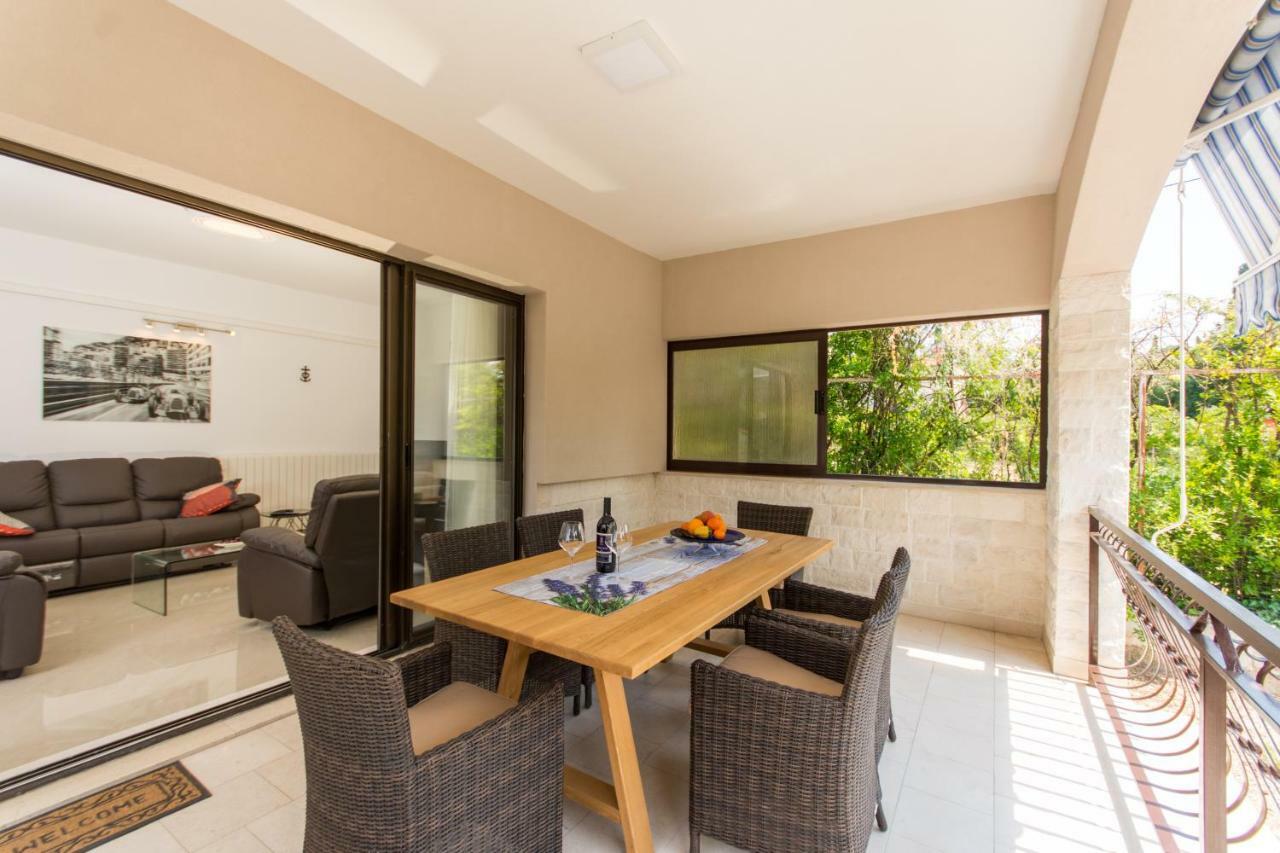 Holiday Home Ruzmarin Trogir Extérieur photo