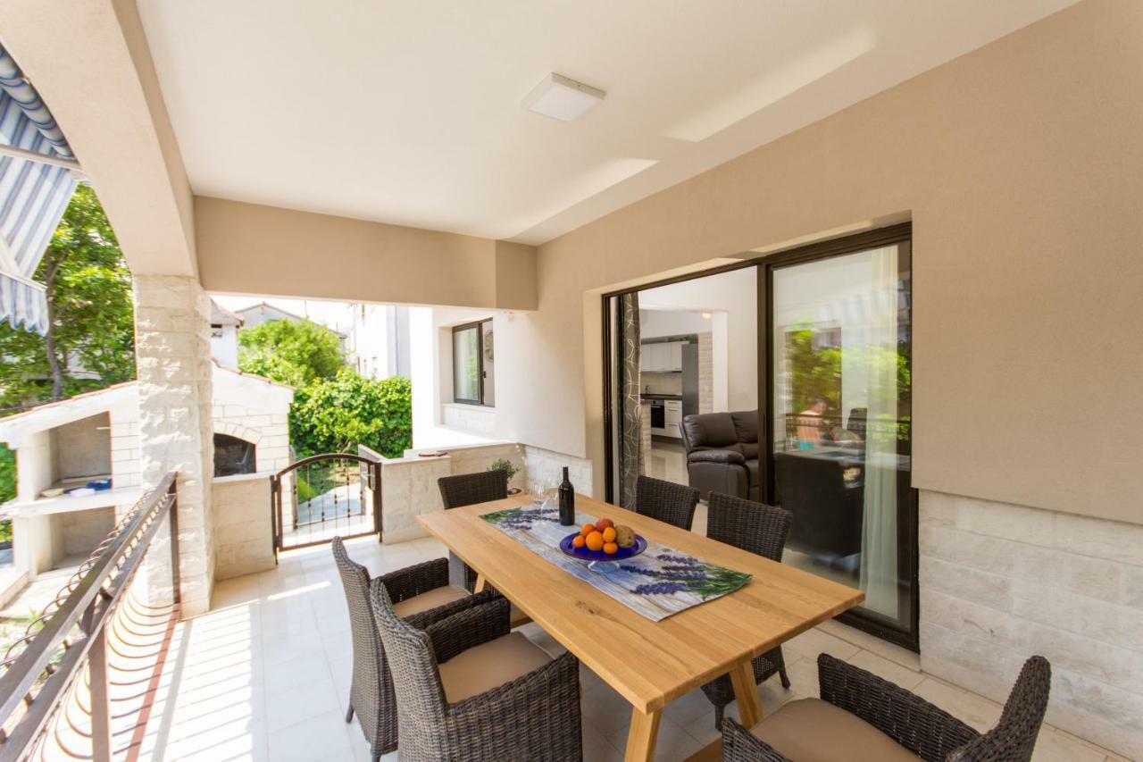 Holiday Home Ruzmarin Trogir Extérieur photo