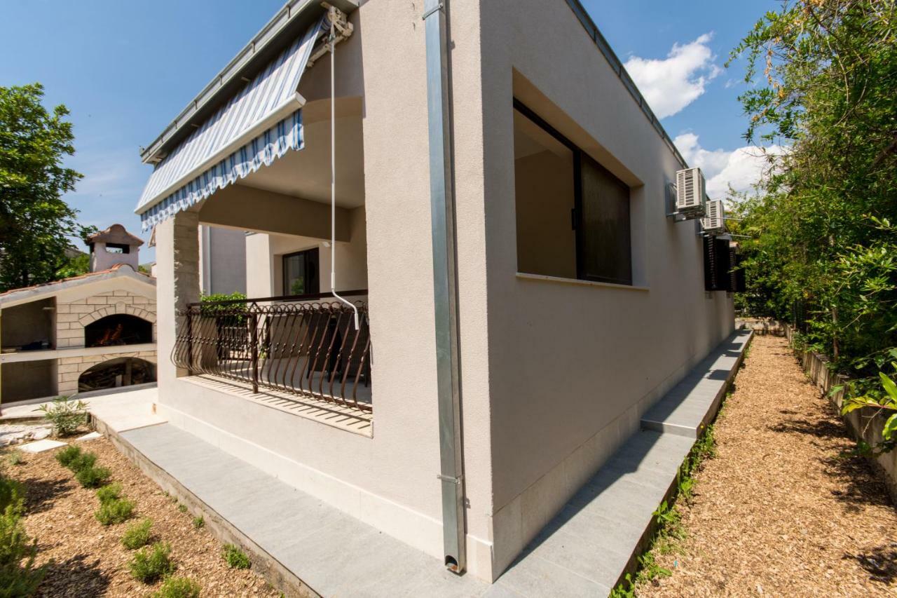 Holiday Home Ruzmarin Trogir Extérieur photo
