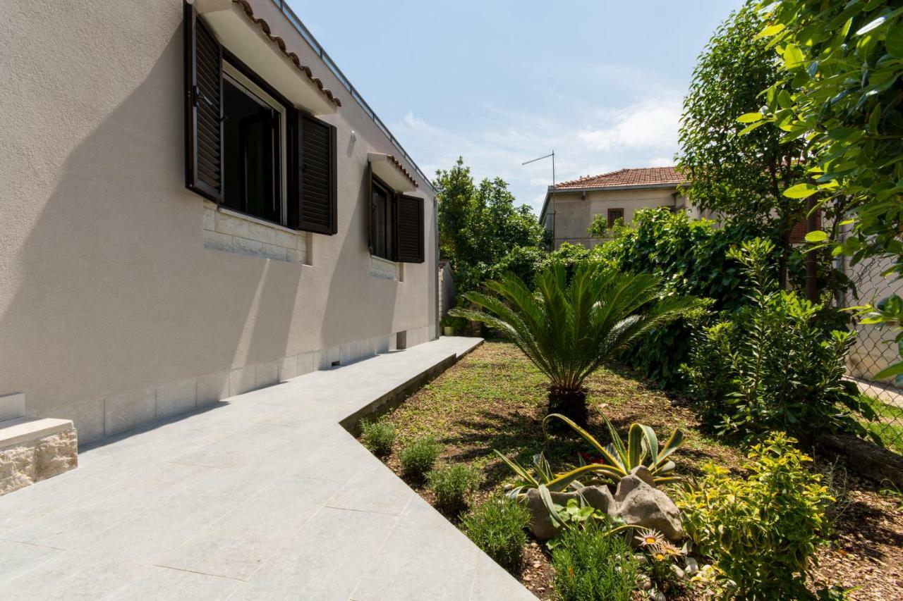 Holiday Home Ruzmarin Trogir Extérieur photo